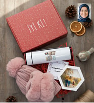 Kişiye Özel Karikatürlü Best Mom Ever Anneye Hediye Hediye Kutusu - Kişiye Özel Dijital Göstergeli Termos, Kulaklık, Bere, Altıgen Fotoğraf Çerçevesi Anneler Günü Hediyesi