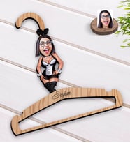 BK Gift Kişiye Özel Tavşan Kız Karikatürlü Standart Boy Ahşap Elbise Askısı-1