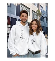 Sevgili Çift Kombini 2’li Kalp Atışı Desenli Unisex Sweatshirt – Minimal Aşk Tasarımı (Beyaz)