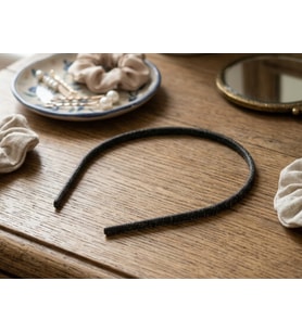 Minimalist Saç Bandı – Geçmeli Tasarım