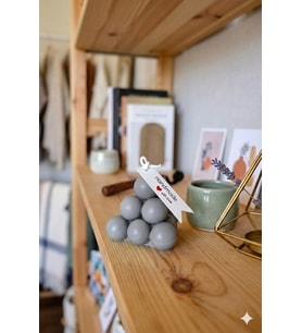 Mumelia Candles Küre Piramit Mum - Doğal Soya, El Yapımı, Dekoratif - Gri