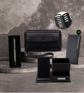 Kişiye Özel Dama Detaylı Tükenmez Kalem & Hakiki Deri Unisex Portföy Cüzdan & 10000mAh Siyah Powerbank & Masaüstü Telefonlu Kalemlik Premium Hediye Seti (Siyah)