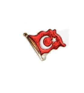 Dalgalanan Kırmızı Türk Bayrağı Metal Rozet