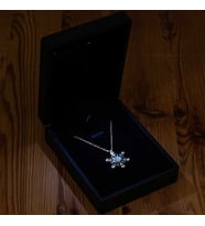 Gümüş Işıklı Kutulu Aquamarine Taşlı Kar Tanesi Kadın Kolye