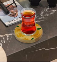 BK Gift Kişiye Özel Limon Tasarımlı Doğal Ahşap Tabaklı Heybeli Çay Bardağı Model 1