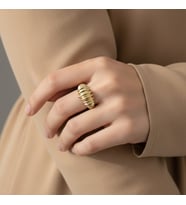 STİL İNCİSİ/XUPING JEWELRY ŞERİT DETAYLI YÜZÜK (Altın)