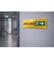 Acil Çıkış Gold Metal Yönlendirme Levhası 10x25 cm – İş Güvenliği