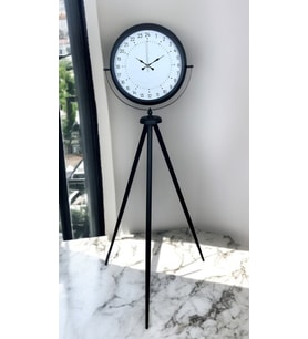 Siyah 24 Saat Göstergeli Özel Tasarım Tripod Ayaklı Saat (Standart)