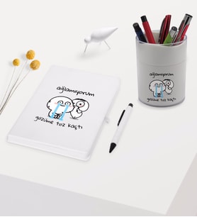 BK Gift Gözüme Toz Kaçtı Tasarımlı Beyaz Defter Kalem ve Kalemlik Hediye Seti - Model 1