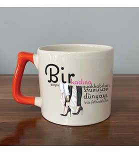 Bir Kadına Doğru Ayakkabıları Verirseniz Baskılı Kadınlar Günü Turuncu Kulplu D Kupa