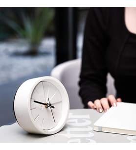 POLYTIME BETON SESSİZ MEKANİZMALI DEKORATİF ANALOG MASAÜSTÜ SAAT (Beyaz)