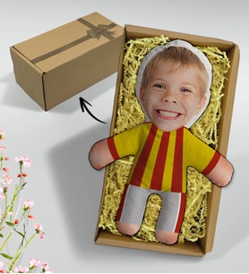 BK Gift Hediye Kutusunda Kişiye Özel Fotoğraflı Çocuk Sarı Kırmızı Futbolcu Bebek Yastık-1, Arkadaşa Hediye, Sevgiliye Hediye, Doğum Günü Hediyesi