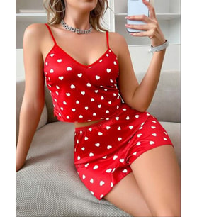 KırmızıÜstüne Beyaz Kalp Desenli İnce Askılı Şortlu Pijama Takımı