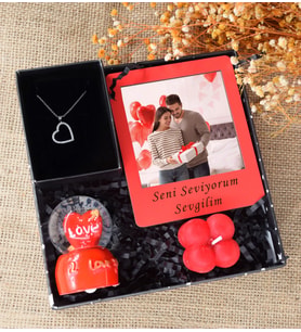 Kişiye Özel Kırmızı Çerçeve & 925 Ayar Gümüş Kaplama Kalp Kolye & Love Kar Küresi & Mum Hediye Seti
