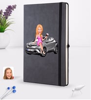 BK Gift Kişiye Özel Plakalı Kadın Toyota C-HR Karikatürlü Siyah Termo Deri Defter 16x24cm Model 1