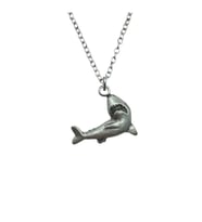 Shark (Köpek Balığı) Figürlü Unisex Kolye – Güçlü, Cesur ve Denizci Ruhlu Tasarım