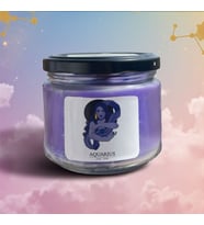 Kova Burcu (Aquarius) Kavanoz Mum – Okaliptüs & Lavanta Kokulu - Ahşap Fitilli (Mor)