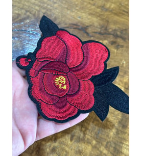 14X14 CM ÜTÜ İLE YAPIŞAN NAKIŞ İŞLEME ÇİÇEK APLİKE ARMA