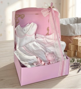 Premium Kişiye Özel İsimli Hediye Kutusunda Pembe Biyeli Yenidoğan Kız Bebek 10'lu Tekstil Hediye Seti