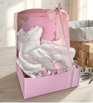 Premium Kişiye Özel İsimli Hediye Kutusunda Pembe Biyeli Yenidoğan Kız Bebek 10'lu Tekstil Hediye Seti