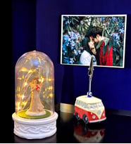 Fotoğraflı Hediye Seti  Led Işıklı Fanus & Vosvos Temalı Fotoğraf Tutucu  Kişiye Özel Hediye Seti (Model 2)