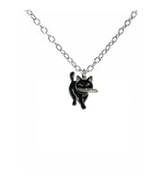Bıçaklı Kara Kedi Figürlü Gotik Unisex Kolye – Gizemli ve Güçlü Stil (Gümüş)