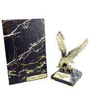 İsimli Tasarım Ofis Hediyesi - Mermer Tasarımlı Defter ve Kaideli Gold Kartal Heykeli (Model 2)