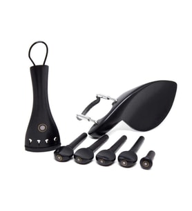 Carlovy MVE-S-34 Keman Aksesuar Seti - Abanoz (Eğitim - 3/4 Boy)  Komple Set: Burgu, Kuyruk, Çenelik ve Endpin; Dayanıklı ve Şık Ahşap Aksam  Uyum: 3/4 (Üç Çeyrek Boy) Kemanlar