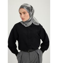 Schaless Köklerin Aynası - Kırmızı - Efilia Desenli Eşarp - 90x90 Cm (Gri)