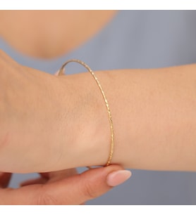 925 Ayar Mikron Altın Kaplama Dövü Desenli Ajda Gümüş Bilezik - BV00100 (Gold)