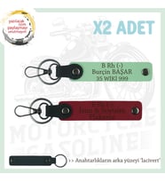 Motorcu Yolculara, İsim Plaka ve B Rh (-) Yazılı Güvenli Sürüş x2 Anahtarlık Set, Kırmızı-Yeşil-Laci (Çok Renkli)