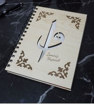 Kişiye Özel Elif Vav Desenli Ahşap Kapaklı Defter - Ajanda - İsme Özel - A5 60 Yaprak (120 SAYFA) Hediyelik (Gümüş)