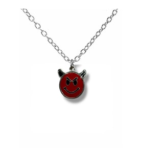 Kırmızı Devil Emoji Figürlü Unisex Kolye – 60 cm Zincirli Zamak Kaplama Gotik ve Eğlenceli Takı (Gümüş)