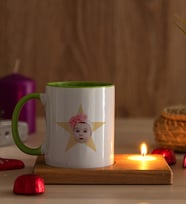 Kişiye Özel Pembe Yıldız Kafa Fotoğraflı Ahşap Altlıklı Mumlu Yeşil Kupa