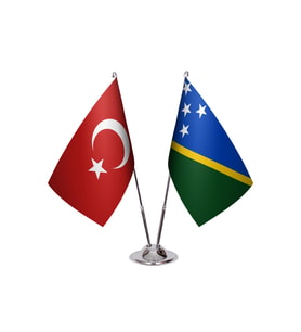 Solomon Adaları İkili Masa Bayrağı