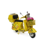 Dekoratif Metal Scooter Sepetli (Kırmızı-Beyaz)