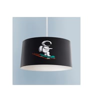 MEKTA HOME BEBEK VE ÇOCUK ODASI Kaykaylı Astronot Desenli Avize