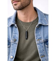 Minimal Metal Silindir Erkek Kolye – Siyah Renk  Modern ve Maskülen Tasarım
