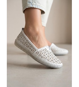 BEREN Hakiki Deri Beyaz Kadın Babet Ortopedik Taban Lazer Delikli Slip-On Comfort Ayakkabı
