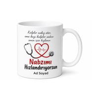 Stetoskop ve Kalp Çizimli Nabzımı Hızlandırıyorsun Doktor Kupa Bardak Hediye
