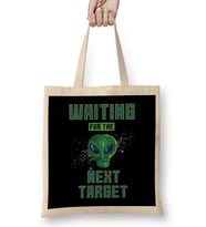 Retro Pixel Alien Waiting For Next Target Bez Çanta Uzun Saplı