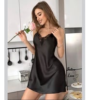 Intive Yakası V Yaka Siyah Satenden İnce Askılı Feminen Gecelik