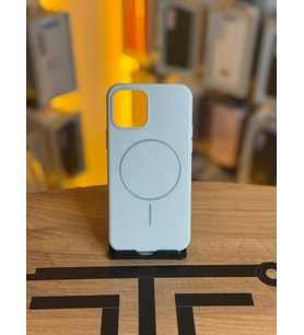iPhone 12 / 12 Pro Uyumlu İçi Kadife Magsafe Destekli Premium Silikon Kılıf (Krem)