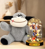 Kişiye Özel 3 Fotoğraflı Yazılı LED Işıklı Fanus ve Peluş Eşek Hediye Seti (kalp tutan biblolu)