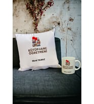 Kütüphane Öğretmeni Kupa Bardak ve Yastık Set (Beyaz)