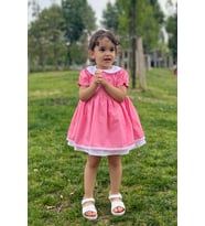 DANTEL DETAYLI BEBE YAKA PEMBE POPLİN KIZ ÇOCUK BEBEK ELBİSE