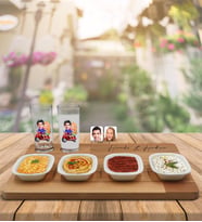 BK Gift Kişiye Özel Sevgililer Karikatürlü 2’li Rakı Bardağı ve Meze Tabaklı Doğal Masif Ahşap Servis Sunum Tepsisi Model 10