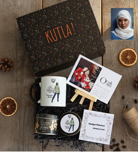 Kişiye Özel Karikatürlü Cute But Capricorn Oğlak Burcu Hediye Kutusu - Kişiye Özel Kupa Standart, Çay, Takvim, Mum Doğum Günü Hediyesi