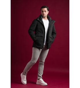Slimfit Kapşonlu Çıtçıt Ve Fermuar Kapamalı Kapak Cepli Elyaf Dolgulu Astarlı Yan Cepli Uzun Mont (Siyah)