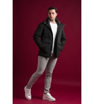 Slimfit Kapşonlu Çıtçıt Ve Fermuar Kapamalı Kapak Cepli Elyaf Dolgulu Astarlı Yan Cepli Uzun Mont (Siyah)